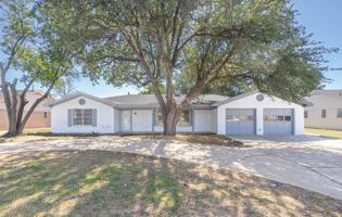 featured image of 2807 Maxwell Dr
