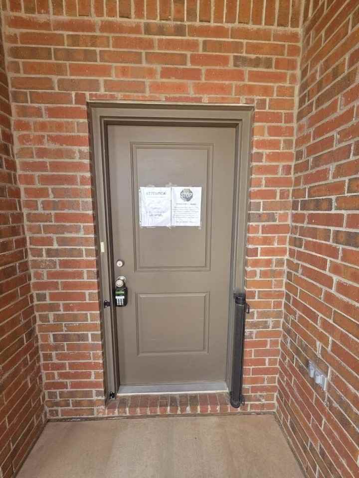126 Pioneer Cir - Photo 2 of 28