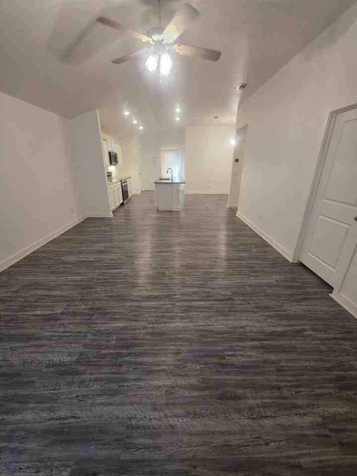 126 Pioneer Cir - Photo 3 of 28