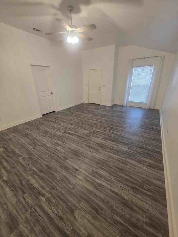 126 Pioneer Cir - Photo 4 of 28