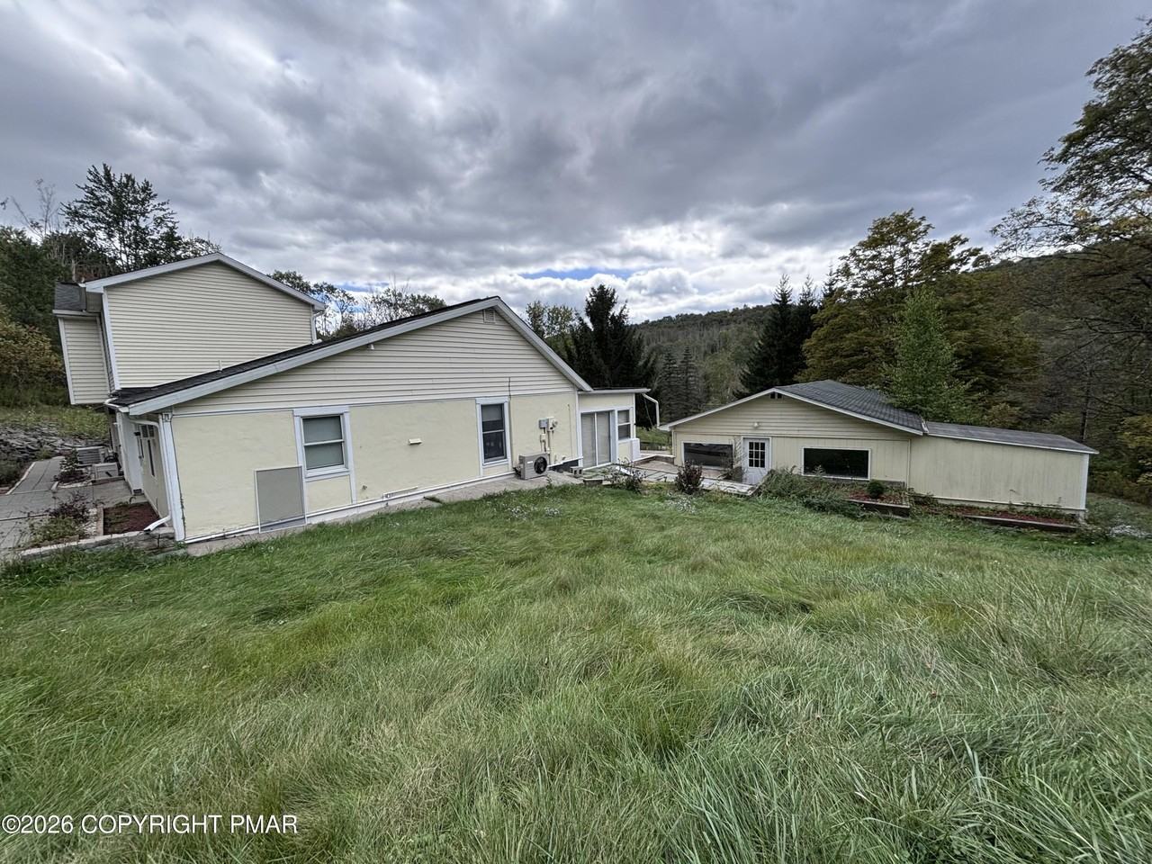831 Montdale Rd - Photo 3 of 24