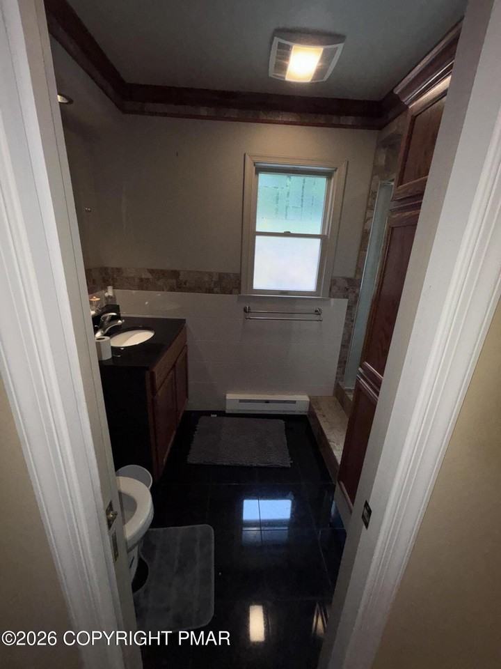 831 Montdale Rd - Photo 7 of 24
