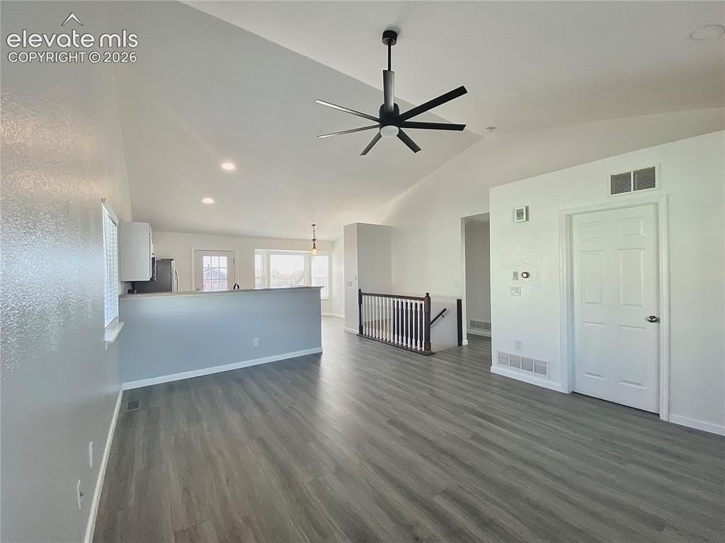 7417 Farmcrest Rd - Photo 3 of 17