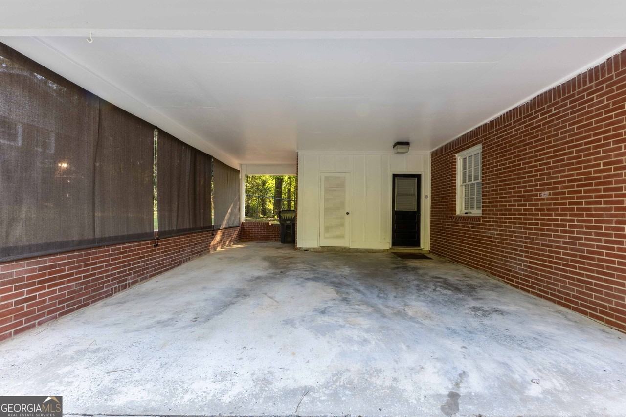 250 Forrest Ave - Photo 6 of 35