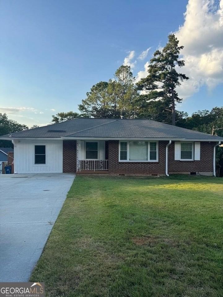 3067 Barksdale Cir - Photo 2 of 5