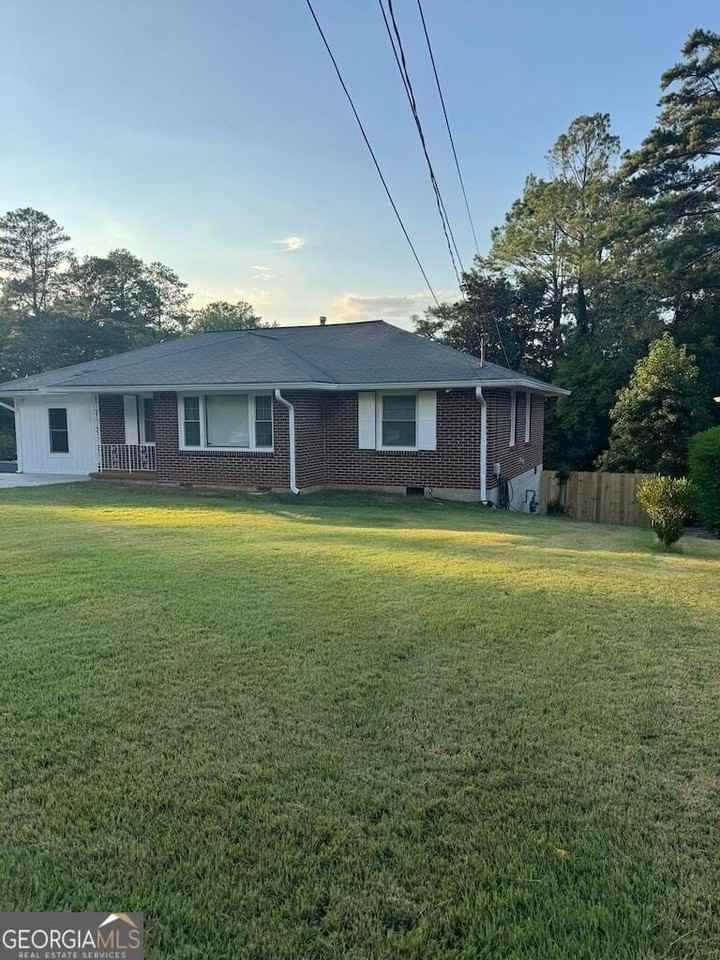 3067 Barksdale Cir - Photo 3 of 5