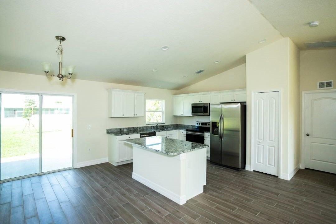 3730 12th St - Photo 4 of 14