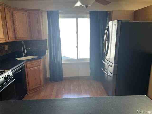 6717 Foxthorn Rd - Photo 3 of 15