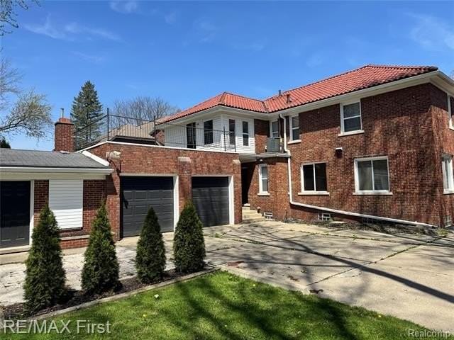 1349 Devonshire Rd - Photo 2 of 23