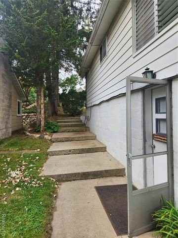 8463 Hillpoint Dr - Photo 3 of 17
