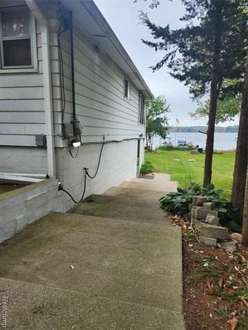 8463 Hillpoint Dr - Photo 4 of 17