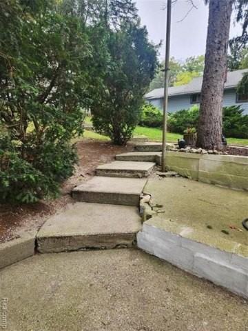 8463 Hillpoint Dr - Photo 5 of 17