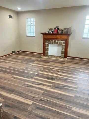 24217 Stewart Ave - Photo 4 of 13