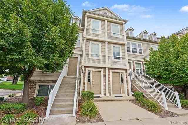 1081 Foxboro - Photo 2 of 26