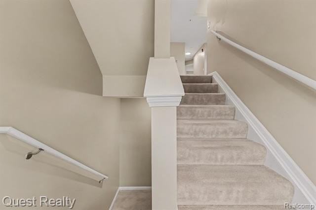 1081 Foxboro - Photo 4 of 26