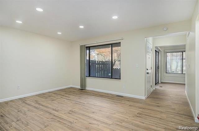 37313 Clubhouse Dr - Photo 6 of 20