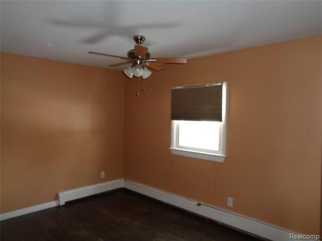 765 E Walled Lake Dr Apt B - Photo 2 of 11