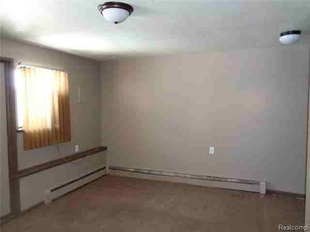 765 E Walled Lake Dr Apt B - Photo 7 of 11