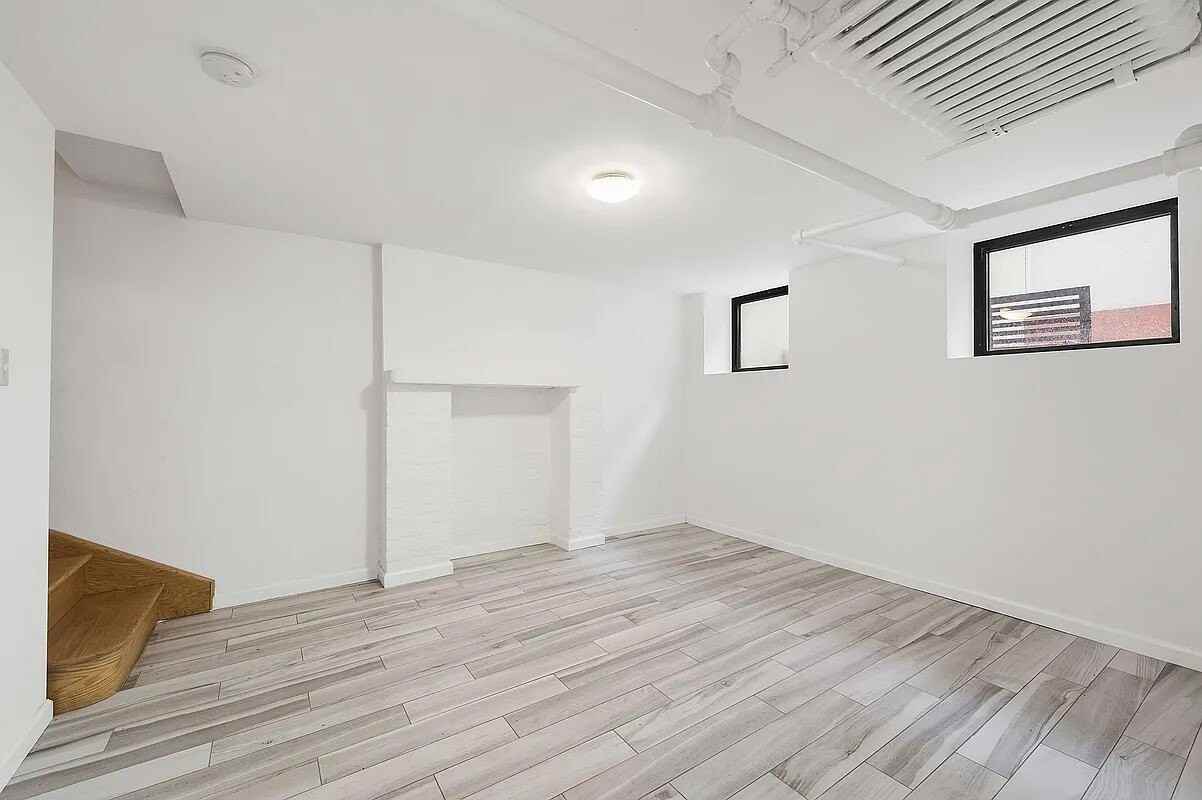 605 Vanderbilt Ave - Photo 2 of 4