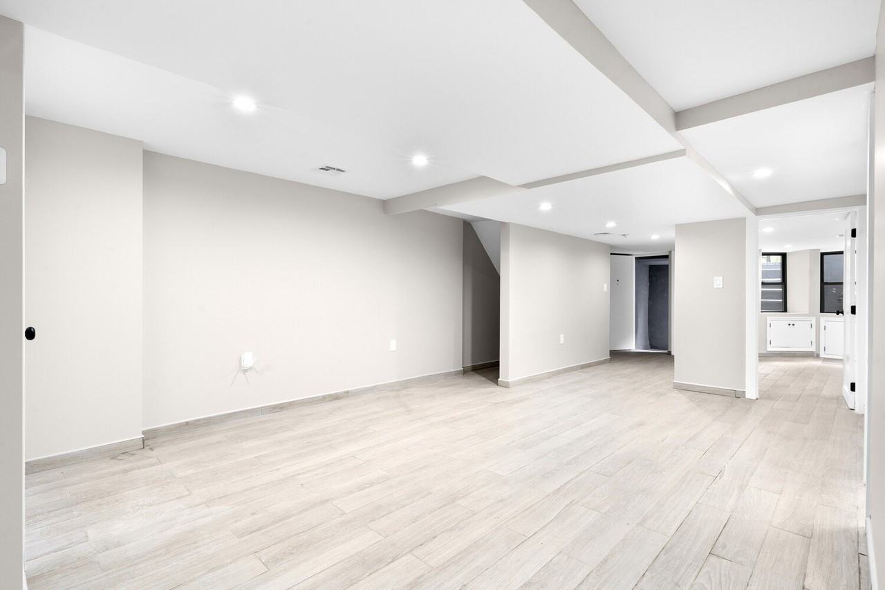 964 Saint Johns Pl - Photo 3 of 6