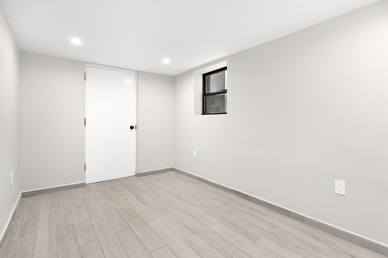 964 Saint Johns Pl - Photo 6 of 6