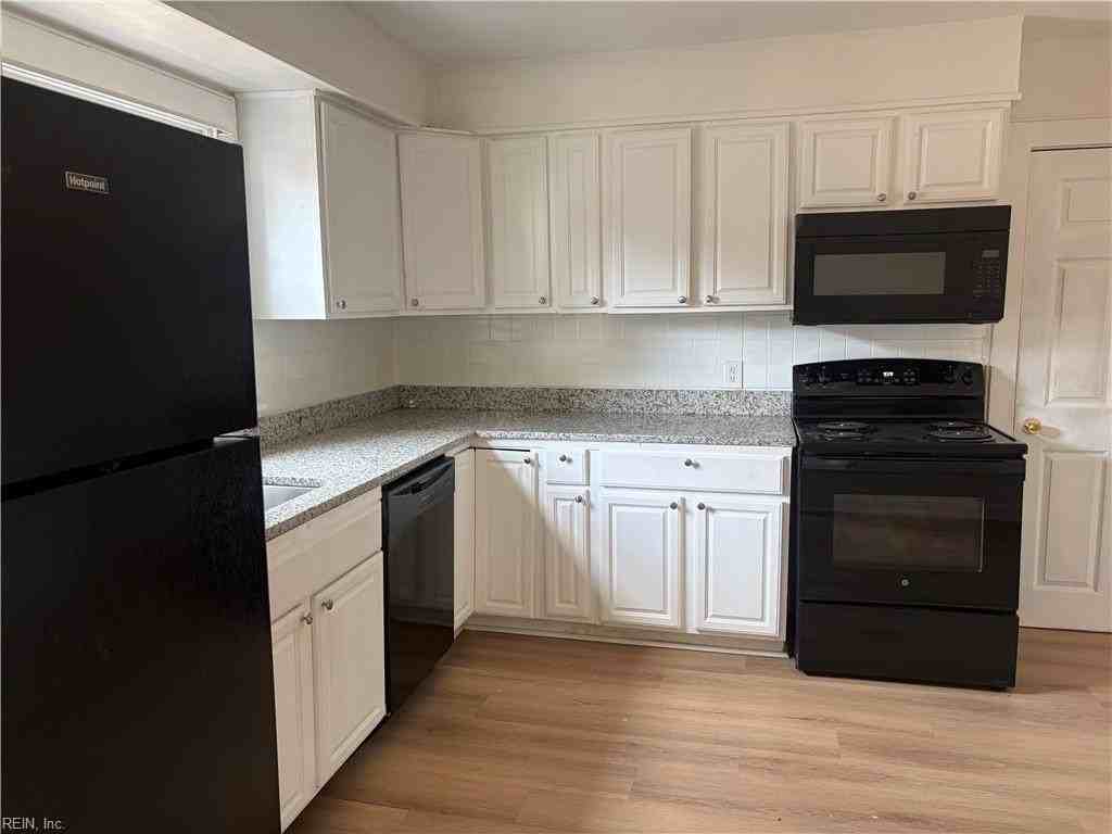 1526 Fairbanks Ave - Photo 4 of 10