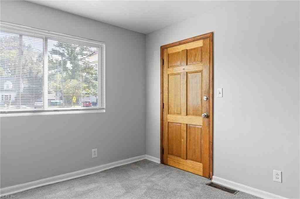 4906 Johnson Ave - Photo 5 of 28