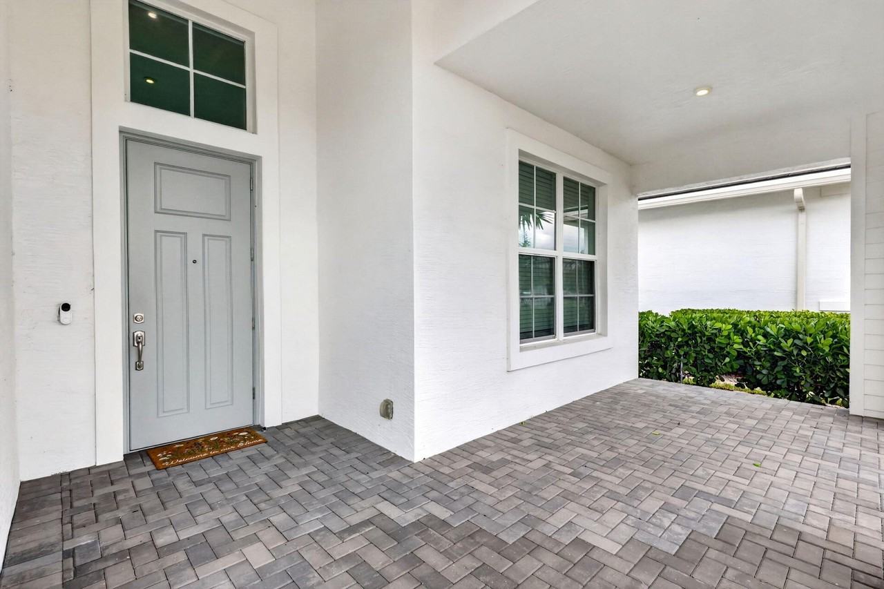 9202 Sw Esule Way - Photo 5 of 35