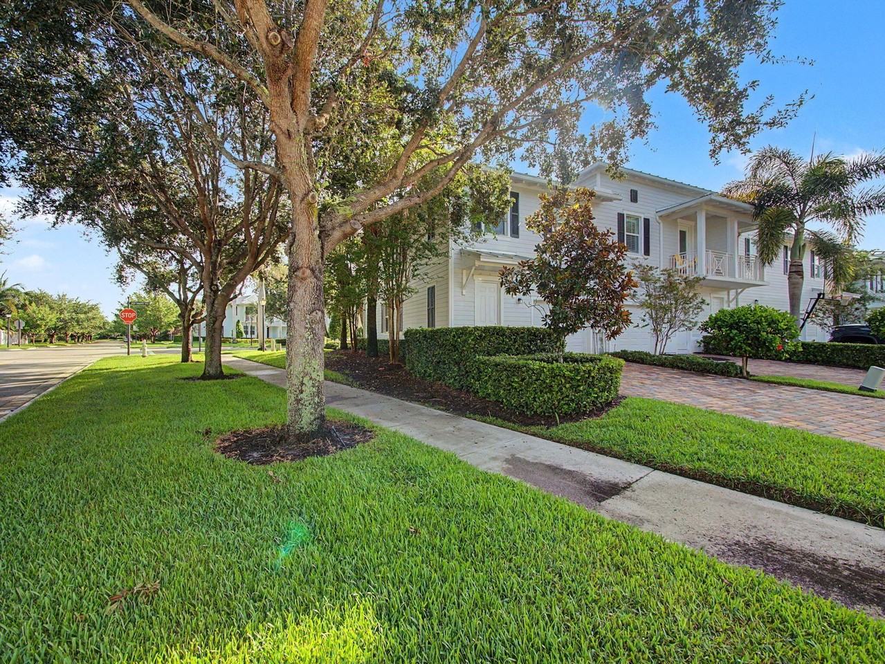 1334 S Community Dr - Photo 4 of 32