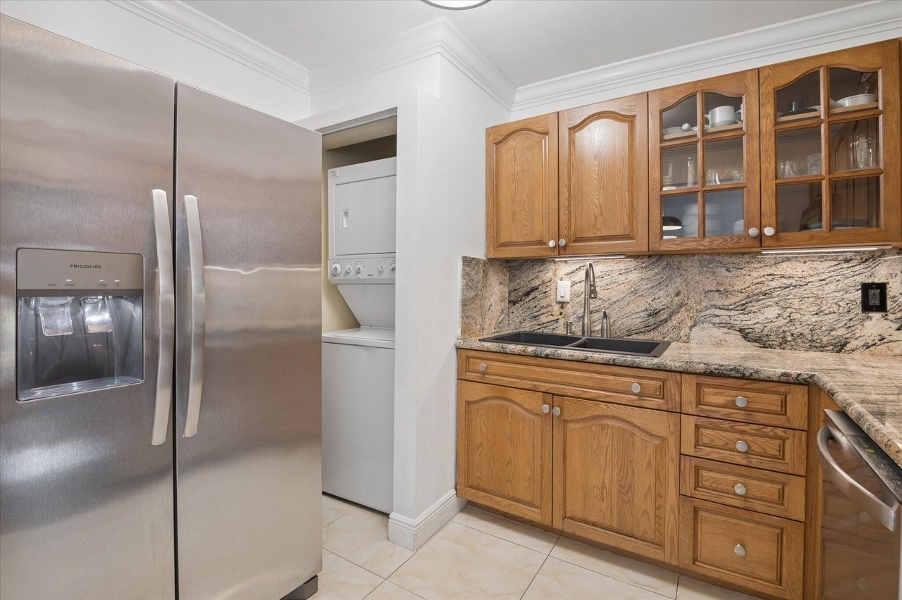 6287 Bay Club Dr #2 - Photo 6 of 22