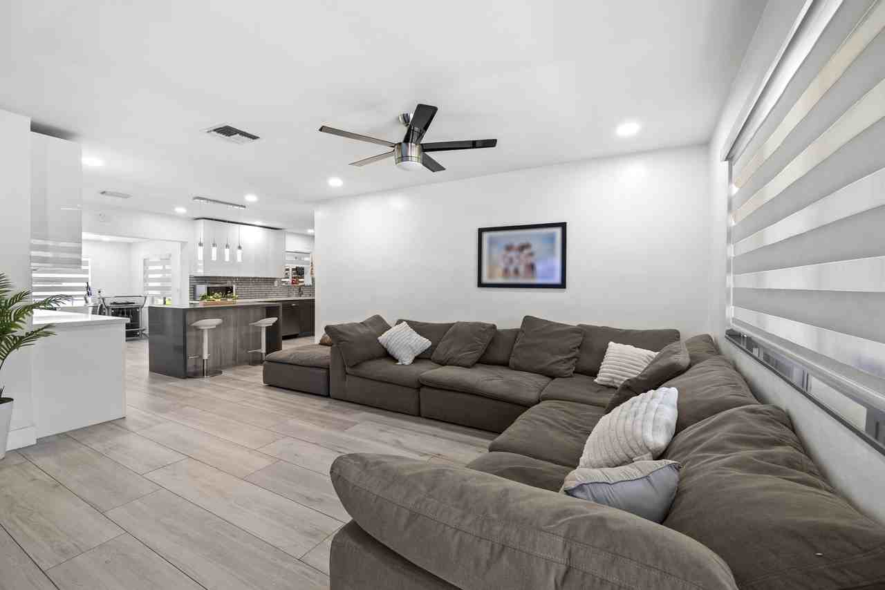 3230 Roosevelt St - Photo 6 of 44