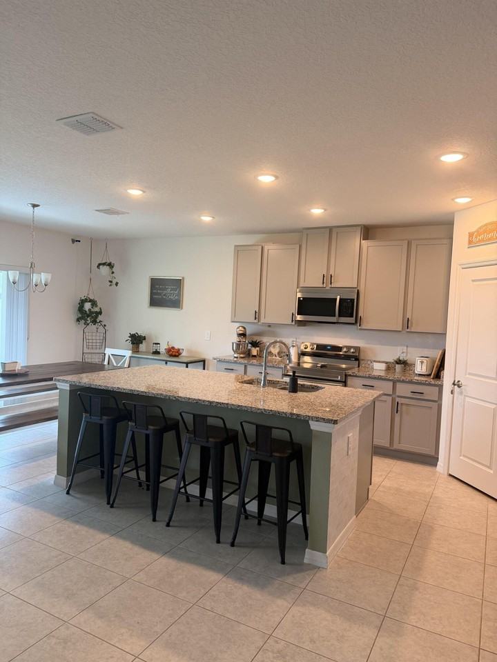 590 Se Faith Ter - Photo 2 of 8