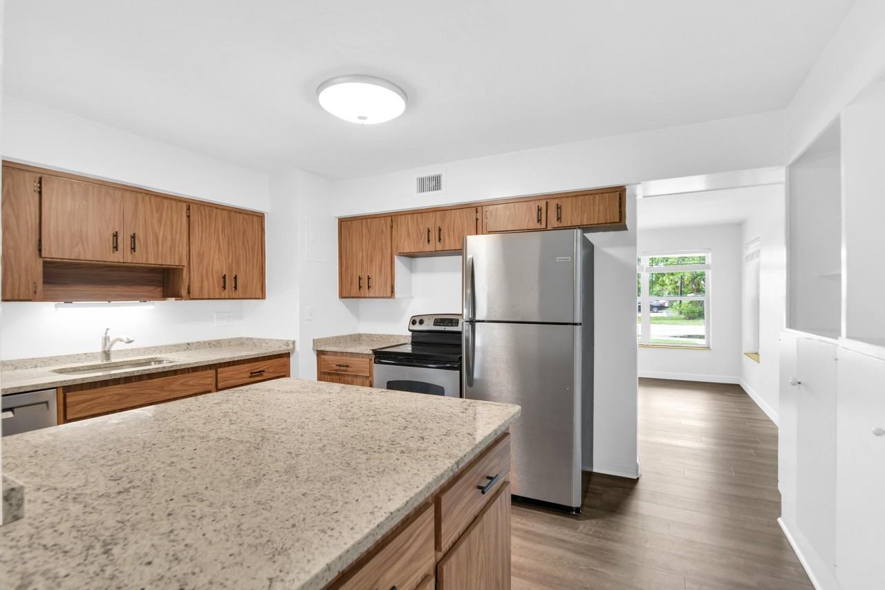 8 Ne 15th Ave - Photo 3 of 18