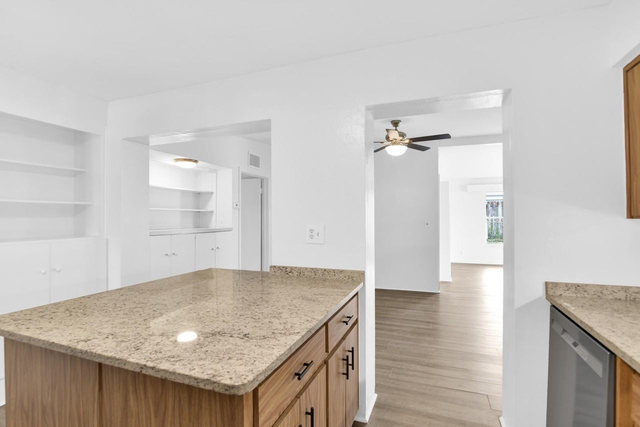 8 Ne 15th Ave - Photo 4 of 18