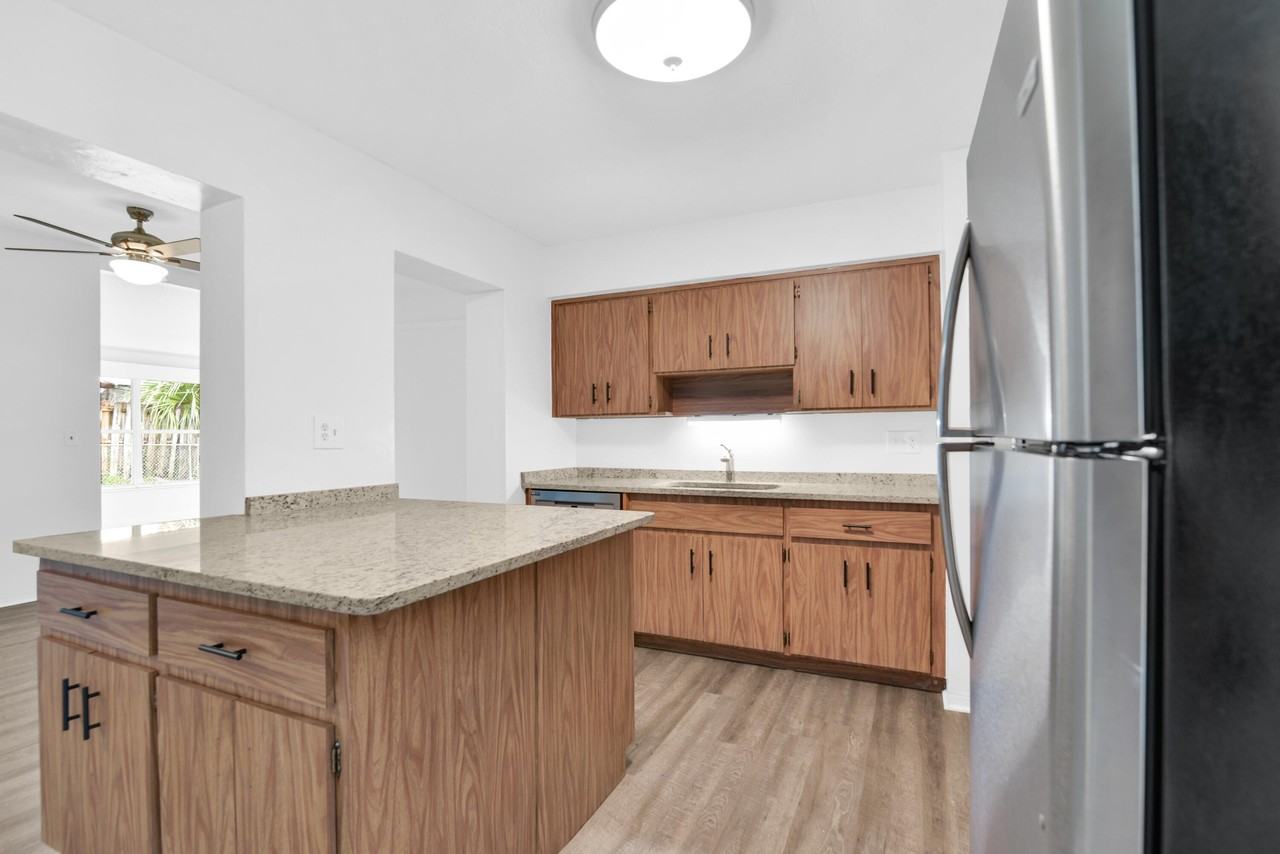 8 Ne 15th Ave - Photo 5 of 18