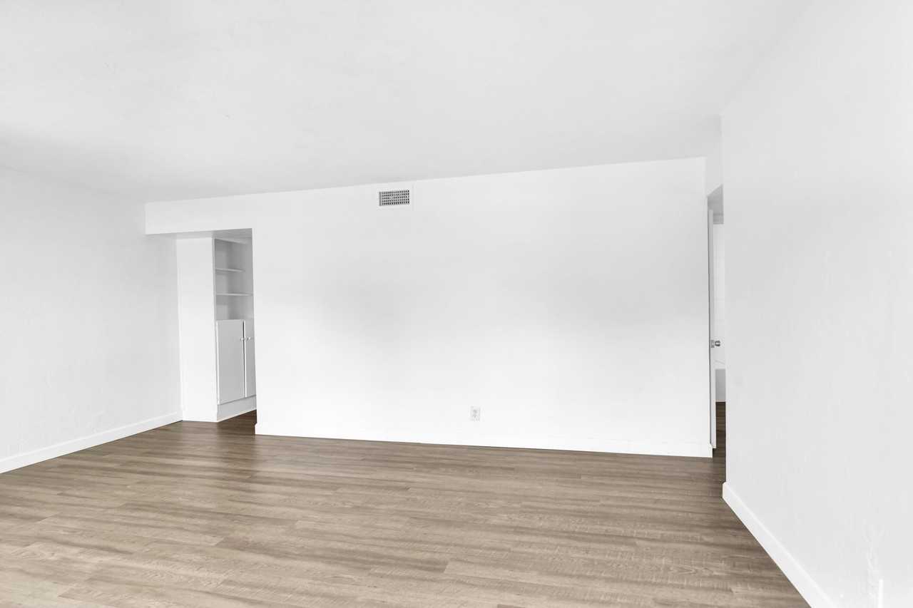 8 Ne 15th Ave - Photo 6 of 18
