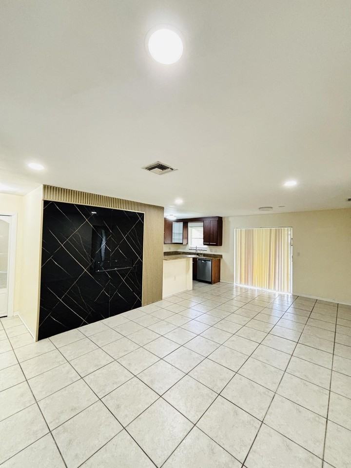 1411 Nw 79th Way - Photo 6 of 16