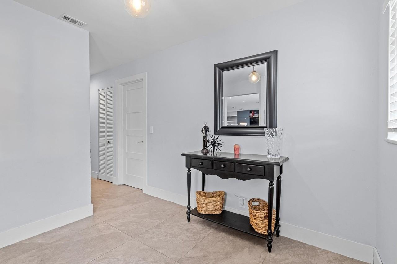 10140 Nw 37th St - Photo 3 of 48