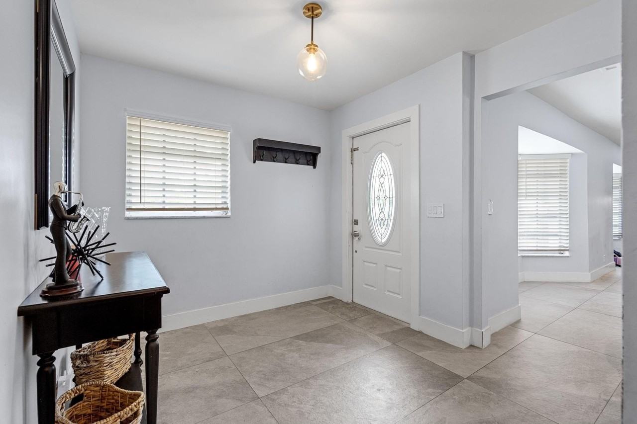 10140 Nw 37th St - Photo 5 of 48