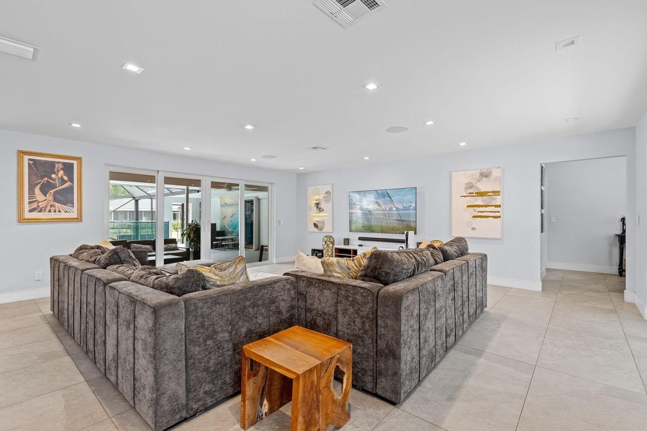 10140 Nw 37th St - Photo 6 of 48