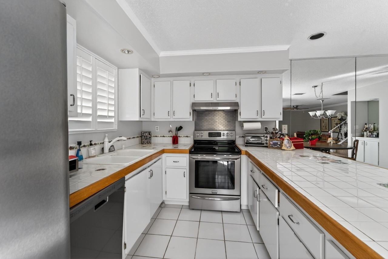141 E Riverside Dr #10D - Photo 6 of 35