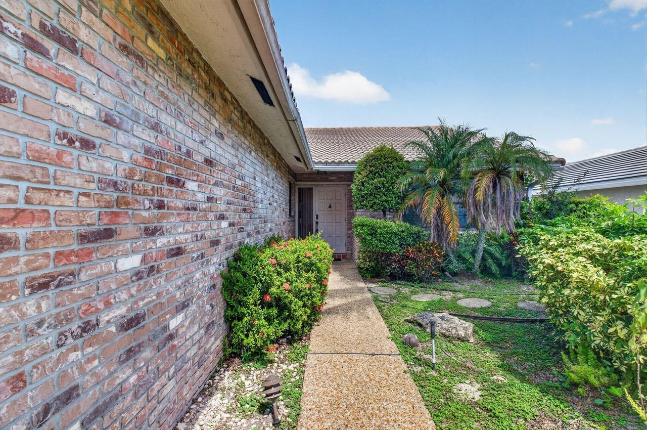 7523 Silver Woods Ct - Photo 4 of 40