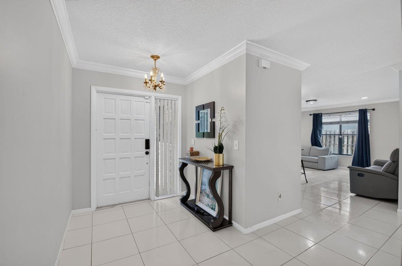7523 Silver Woods Ct - Photo 5 of 40