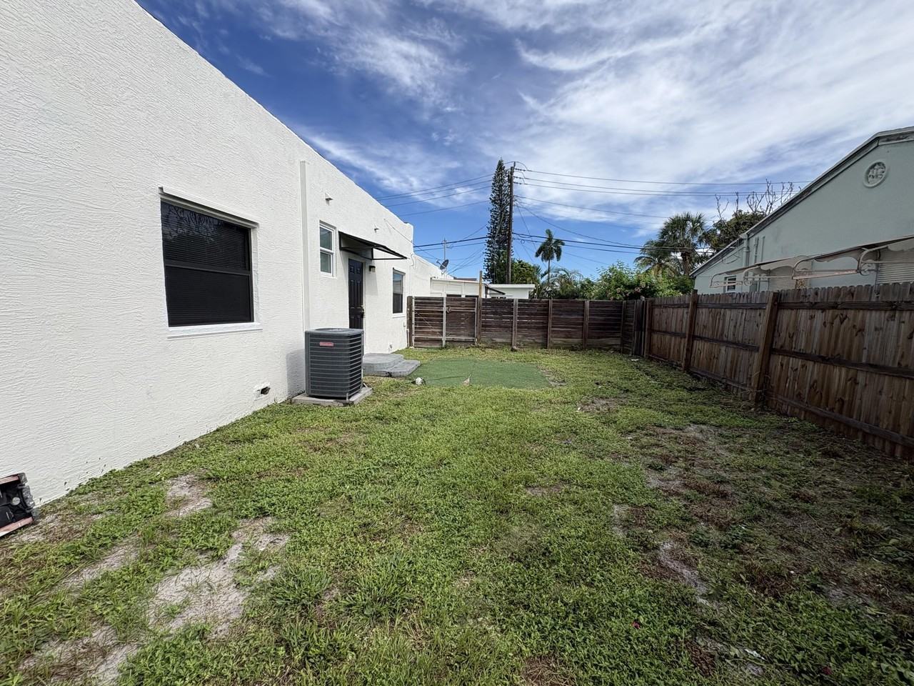 445 Maddock St - Photo 3 of 9