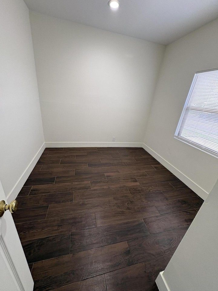 445 Maddock St - Photo 6 of 9
