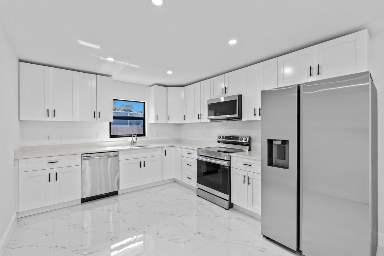 616 S Pine St #B - Photo 6 of 14