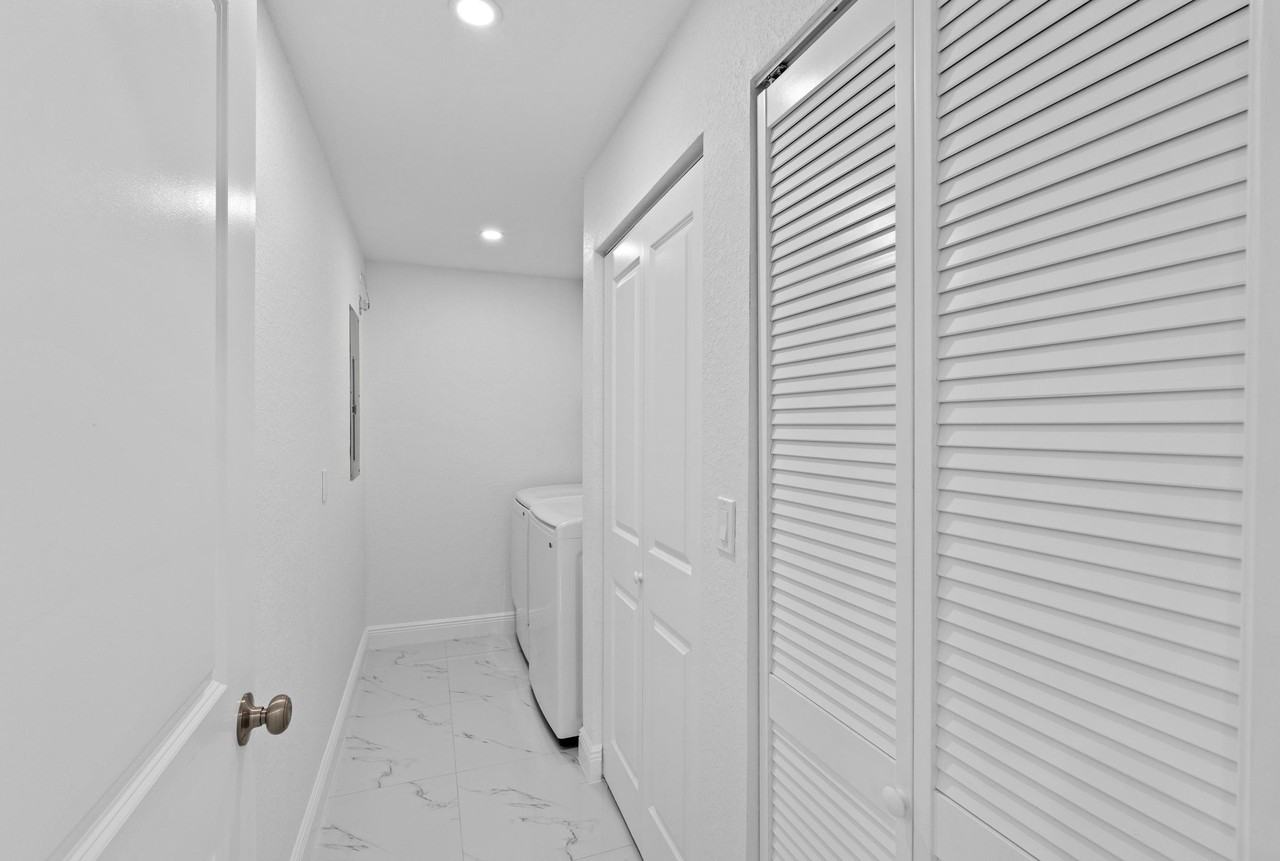 616 S Pine St #B - Photo 7 of 14