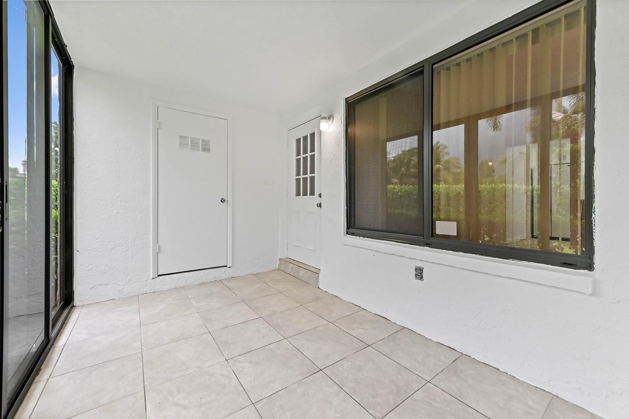 319 Knotty Pine Cir #C1 - Photo 3 of 22