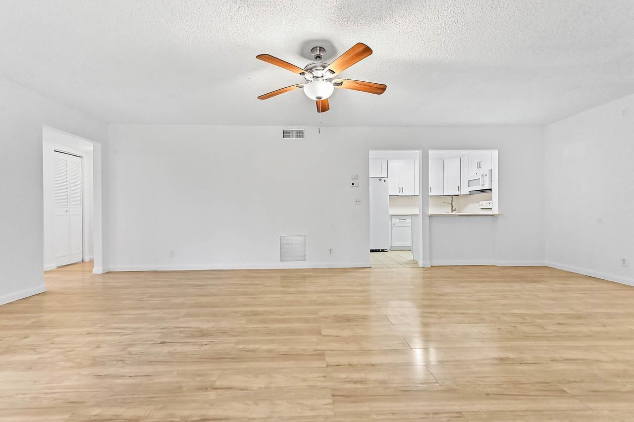 319 Knotty Pine Cir #C1 - Photo 5 of 22