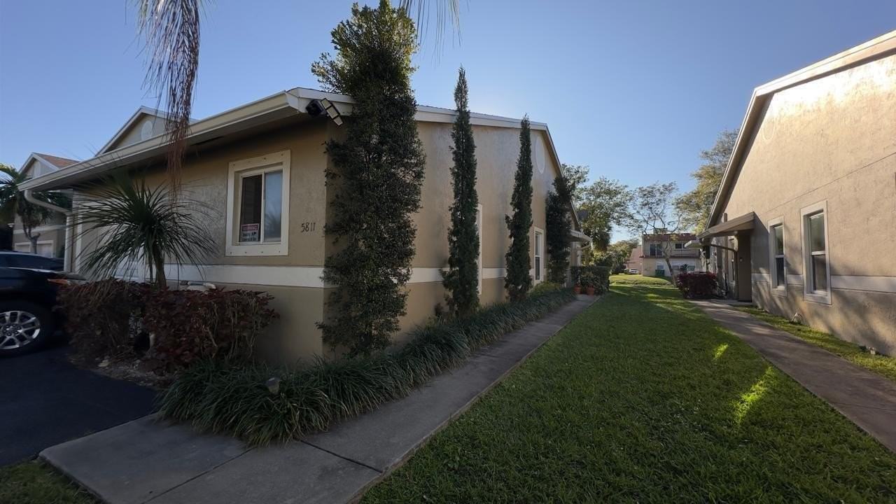 5811 Nw 57th Ave - Photo 2 of 30